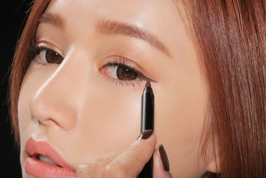 Cách kẻ Eyeliner cho mắt 2 mí dành cho nàng chuẩn đẹp nhất | Học Makeup