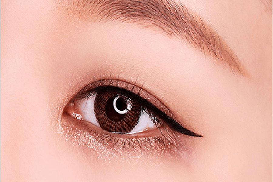 Kẻ mắt là một phần không thể thiếu trong cách trang điểm mắt kiểu Hàn quốc