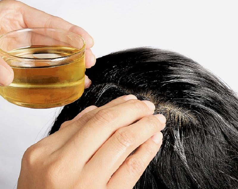 Tinh chất trong dầu dừa giúp tóc suôn mượt hơn
