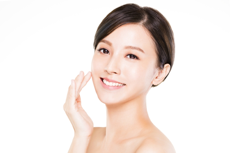 Chăm sóc da trước khi trang điểm để lớp trang điểm mịn màng và bền hơn