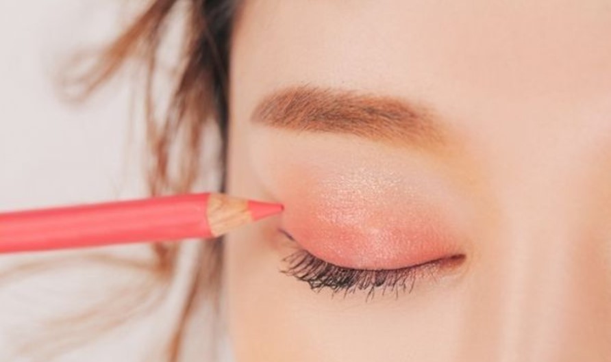Trang điểm mắt khói tự nhiên kiểu Hàn Quốc