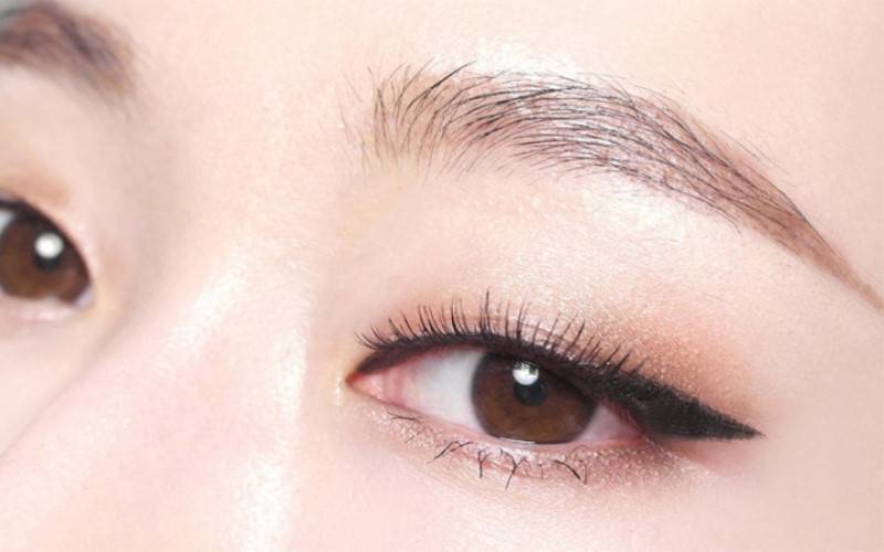 Kiểu kẻ eyeliner giúp khắc phục nhược điểm mắt nhỏ