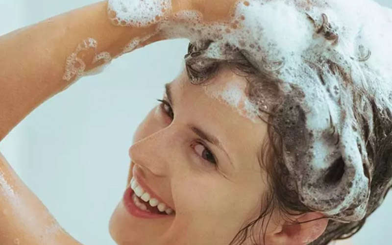 Quy trình gội đầu cho tóc nhuộm không khác quá nhiều so với tóc thường