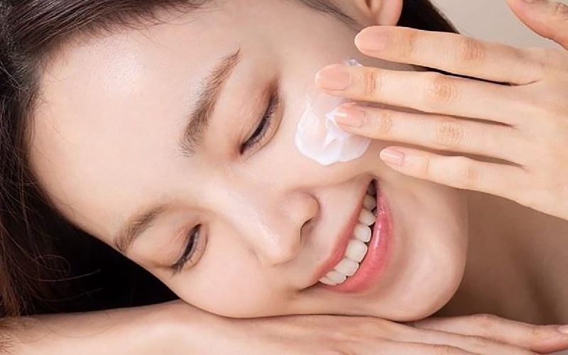 Thoa kem chống nắng chuyên dụng để bảo vệ làn da tối ưu hơn dưới tia UV